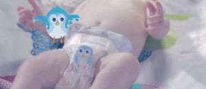 Tweet Pee : une couche connectée qui envoie des alertes [Huggies]