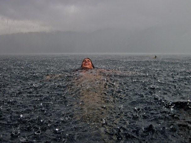 National-Geographic-traveler-photo-contest2012-10-Swimming-Rain-Camila-Massu-Lago-Caburgua-Chile