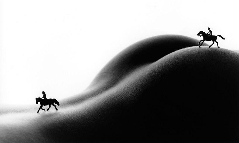 allan-teger-bodyscapes-photo-femme-nue-paysage-01-two-riders