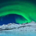 Aurore verte sur paysage de glace. Thilo Bubek : Aurora over ice.