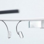 Google Glass couleur blanche intérieur. Lunettes futuristes avec vision en réalité augmentée.