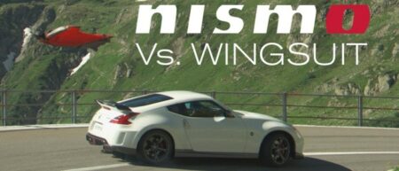 battle nissan 370z nismo vs homme volant en wingsuit