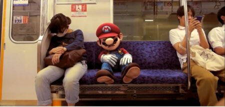 super mario smash bros dans le métro de tokyo