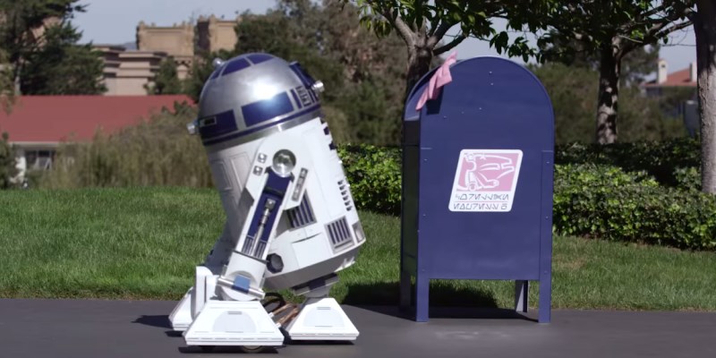 Artoo In Love : R2-D2 tombe amoureux d'une boite aux lettres