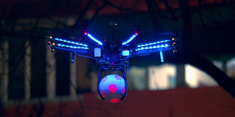 le drone arbitre de football par pespi max