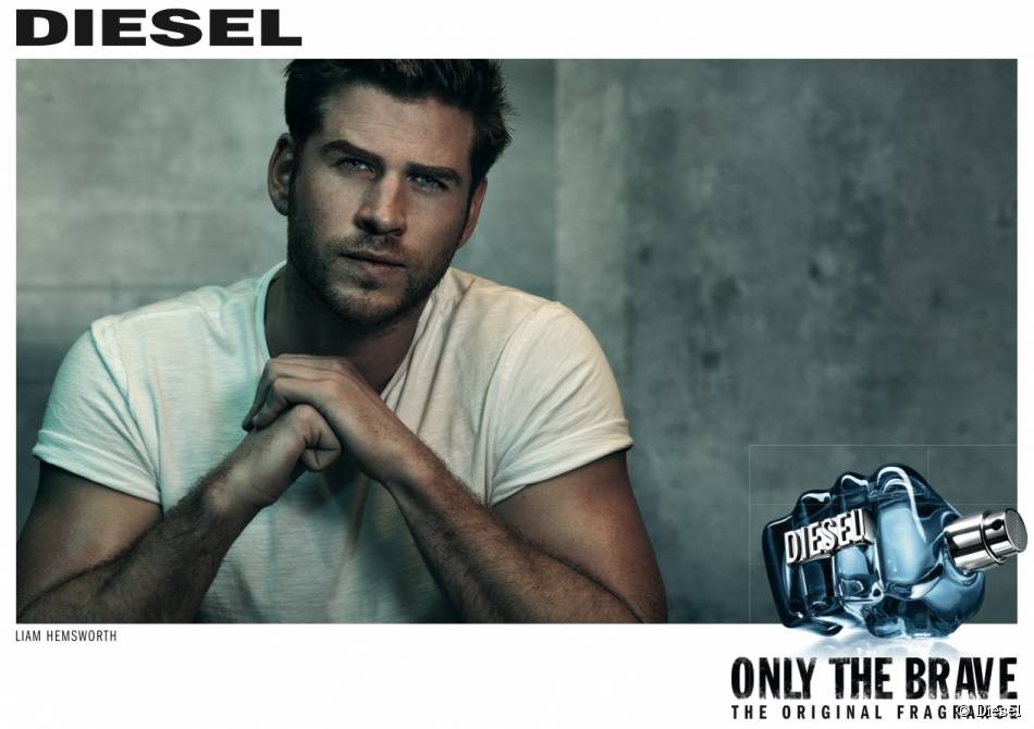 Liam Hemsworth dans la pub only the brave, diesel fragrance