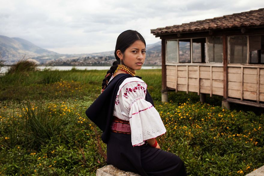 The Atlas of Beauty : femme de Otavalo, Equateur