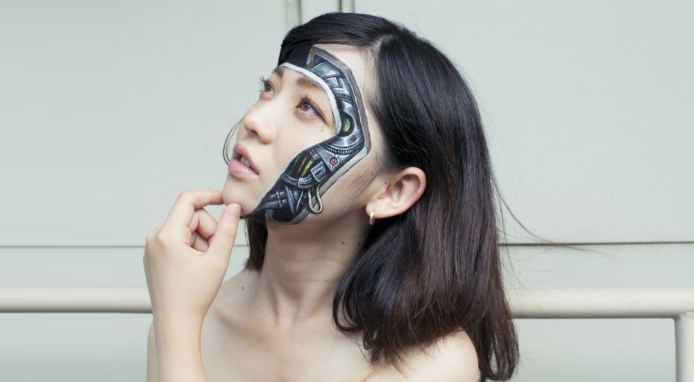 Hikaru Cho et son art de mêler body painting et illusions d'optique