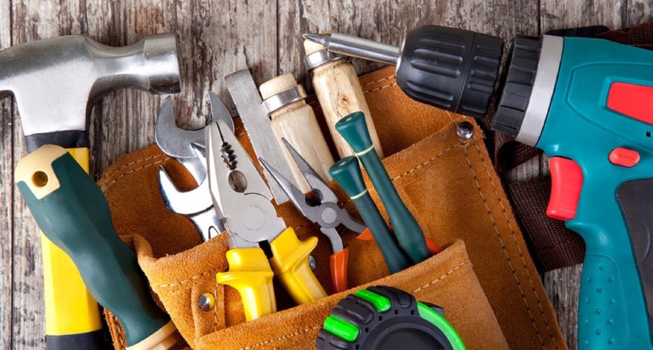 Bricolage : les 20 outils indispensables à avoir dans sa malette