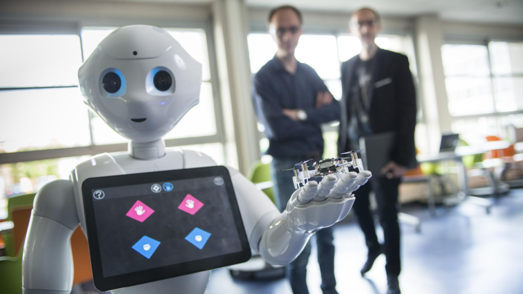 Un robot humanoïde blanc en image 