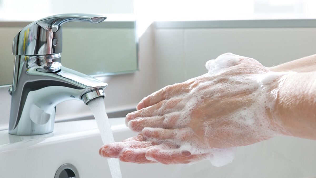 Comment enlever de la glue/colle forte sur les doigts