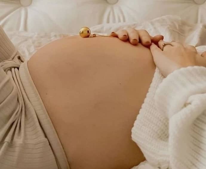 femme enceinte avec un bola de grossesse