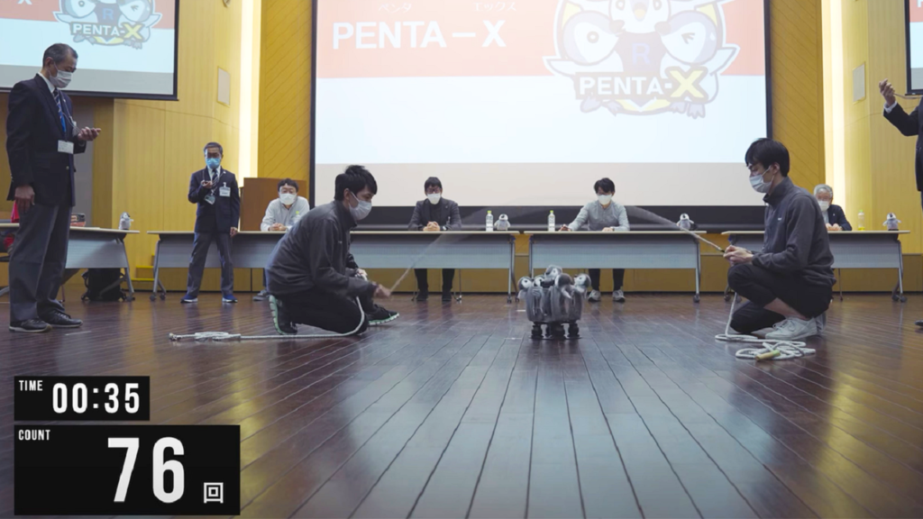 Penguin-chan, un robot pingouin qui saute à la corde 