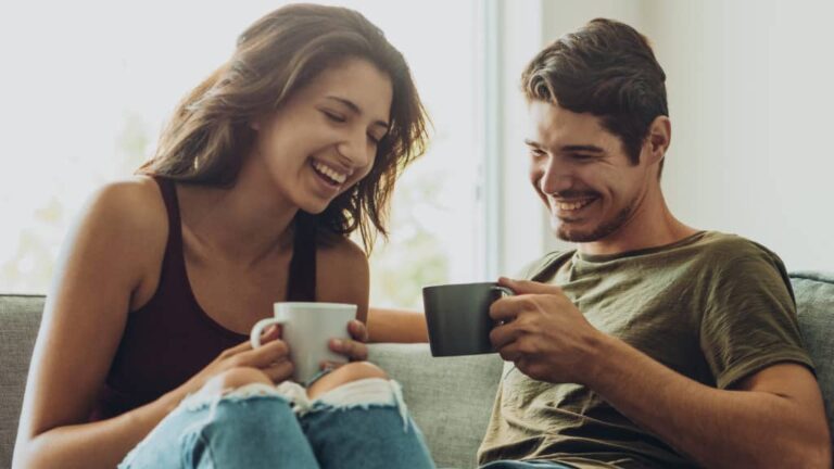 Quels sont les signes de l'amour naissant chez une femme