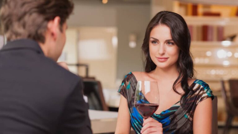 Quels sont les signes de l'amour naissant chez une femme