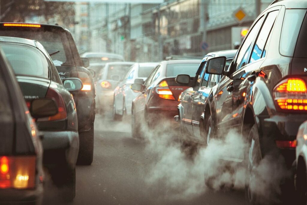 Un embouteillage monstre générant de la pollution