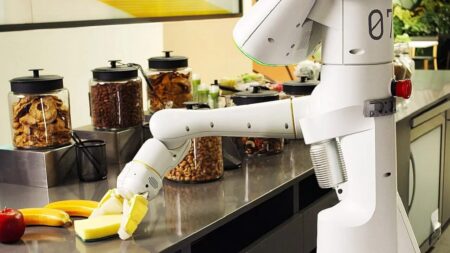 Google travaille sur un robot majordome : PaLM