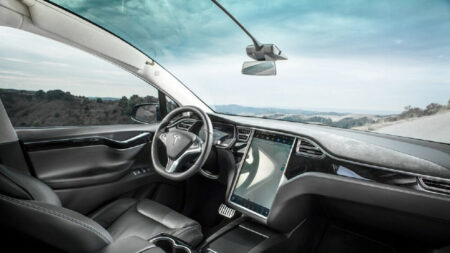 Tesla - Model X - Conduite autonome - Vidéo mensongère