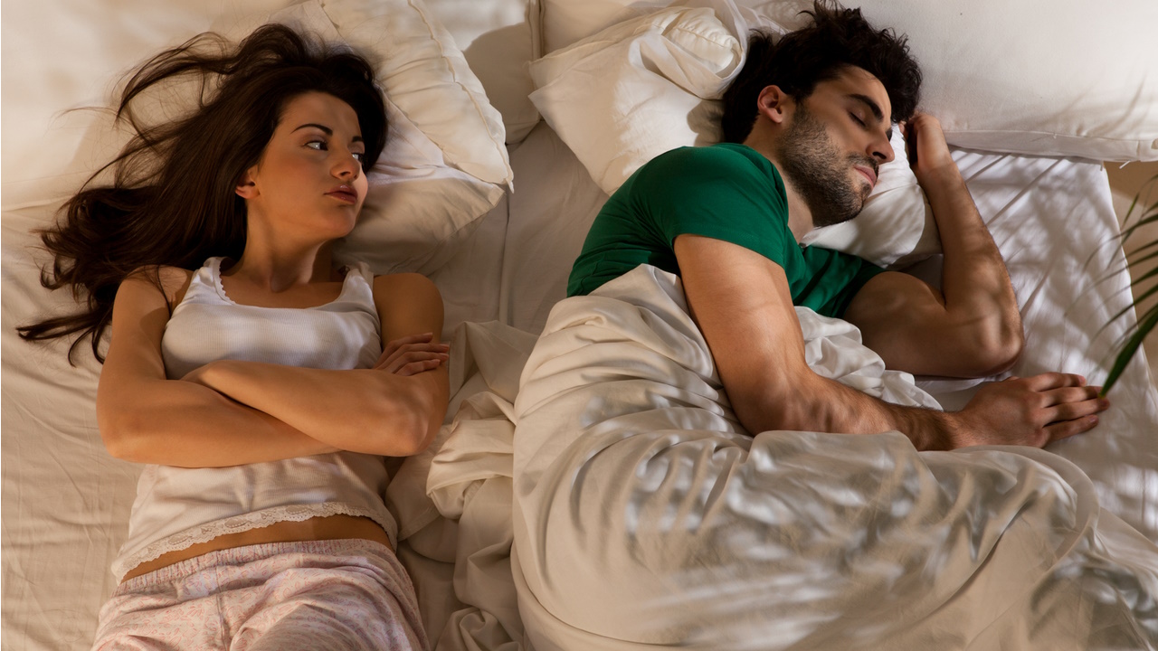 Un homme distant peut-il être amoureux ? Les conseils pour savoir