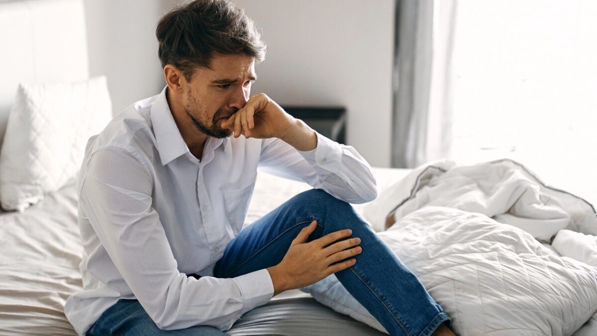Un homme distant peut-il être amoureux ? Les conseils pour savoir