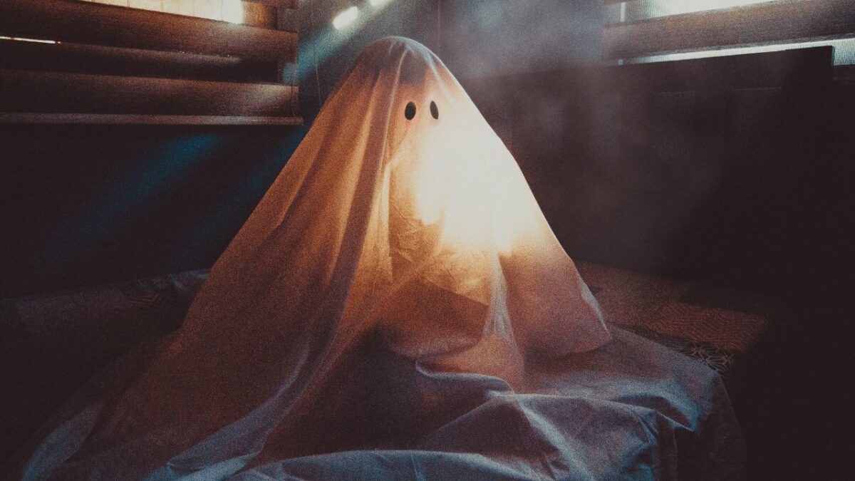 Maison hantée : Qui appeler si vous pensez avoir un fantôme chez vous