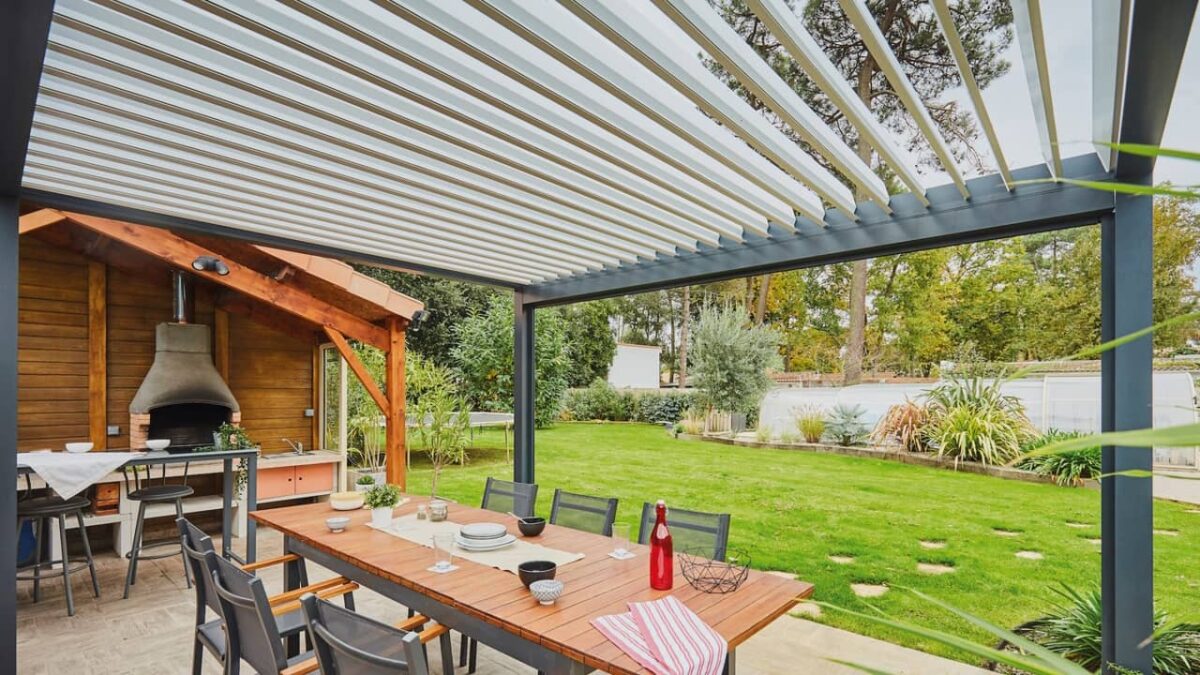 Pergola bioclimatique : c'est quoi et quels avantages
