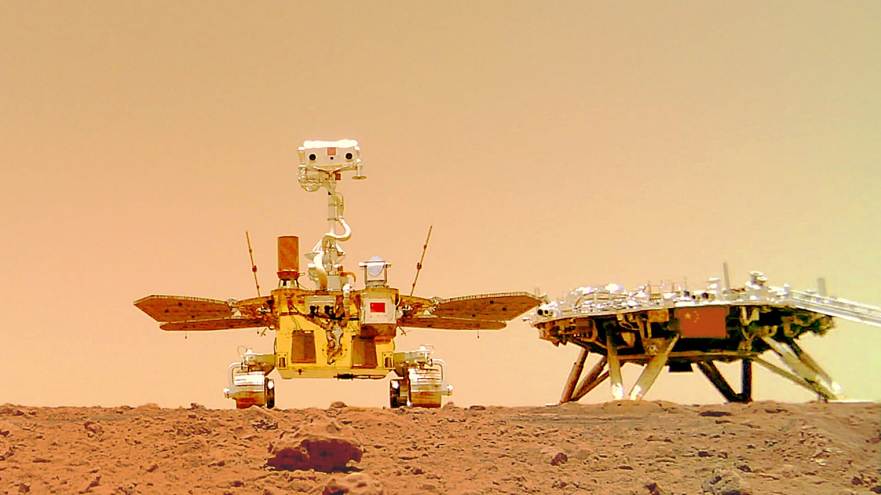 Chiński łazik odkrywa ślady wody na Marsie