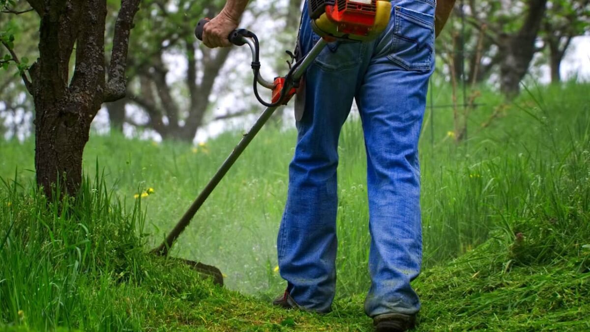 Comment enlever une tache de colle sèche sur un vêtement