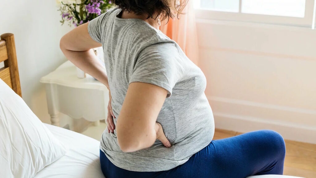 femme enceinte qui a mal au dos