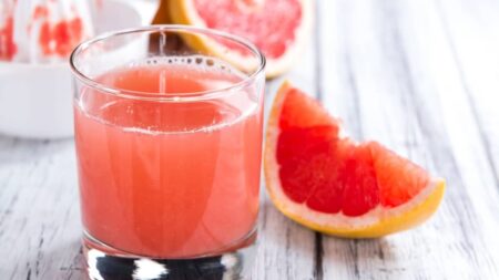 Prendre des médicaments avec du jus de pamplemousse peut entraîner la mort jus de pamplemousse