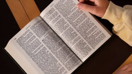 Lire la Bible sans être chrétien