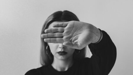 « Pocketing » : votre partenaire cache votre relation aux autres ? relation cachee (2)