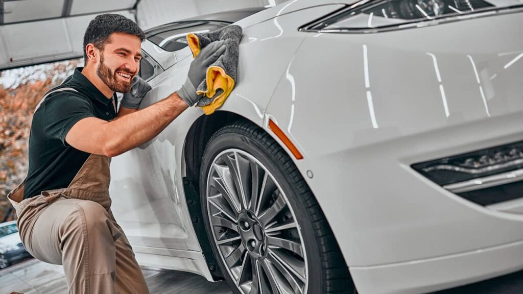 peinture de voiture ternie : solutions pour redonner de l'éclat