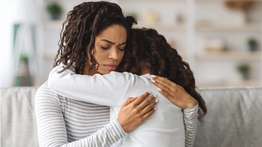 femme qui fait un câlin
