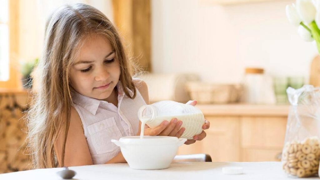 Les enfants qui prennent le petit-déjeuner seraient plus heureux !