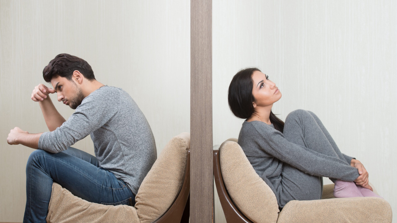 Un homme distant peut-il être amoureux ? Les conseils pour savoir