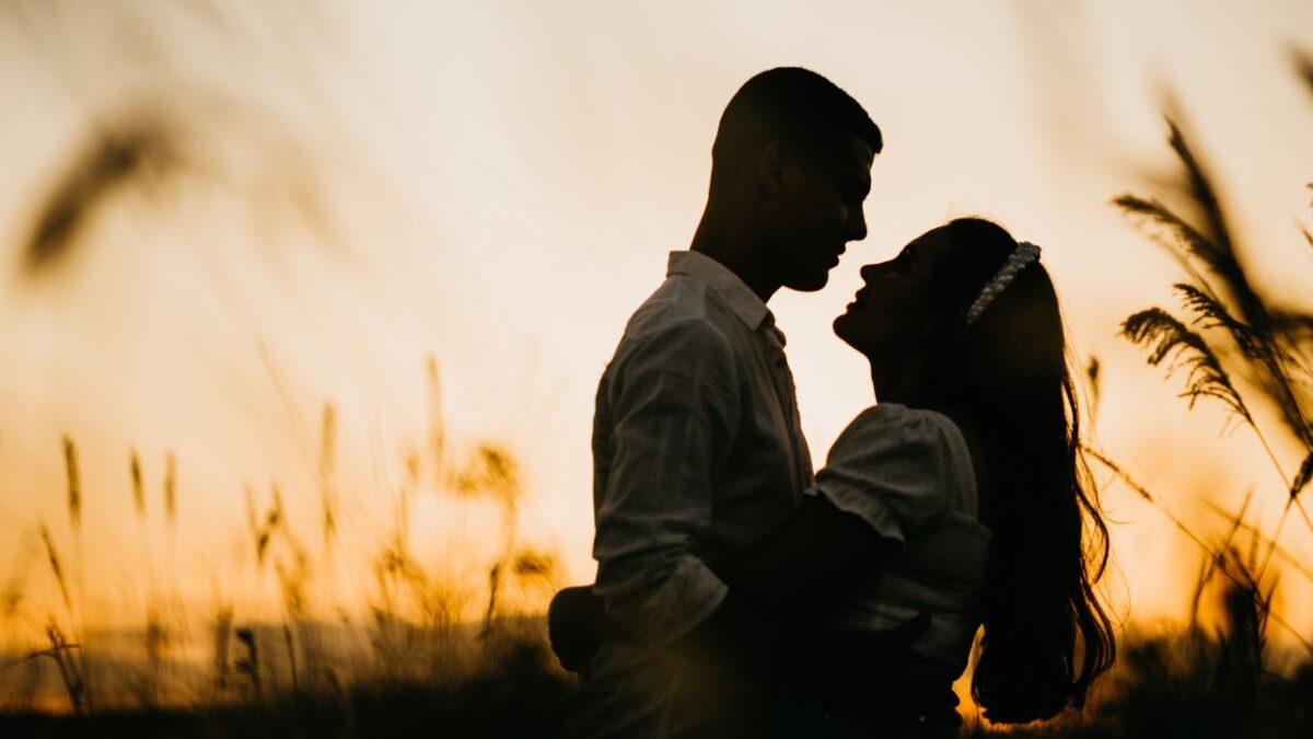 7 signes évidents que tu plais à un homme timide