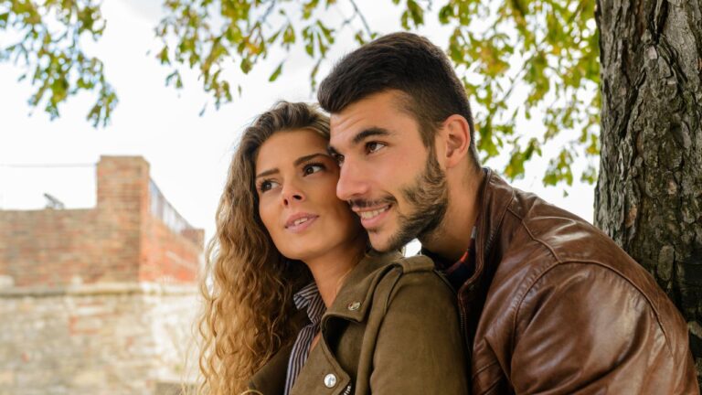 7 signes évidents que tu plais à un homme timide
