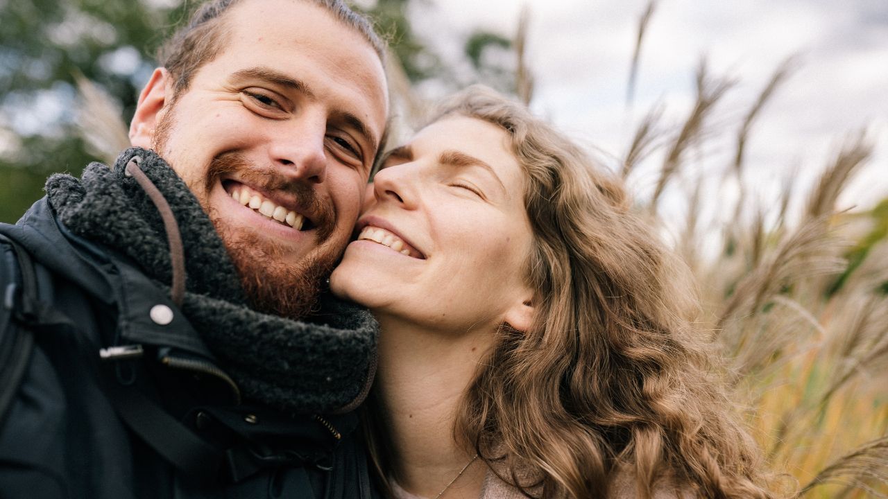 7 signes évidents que tu plais à un homme timide