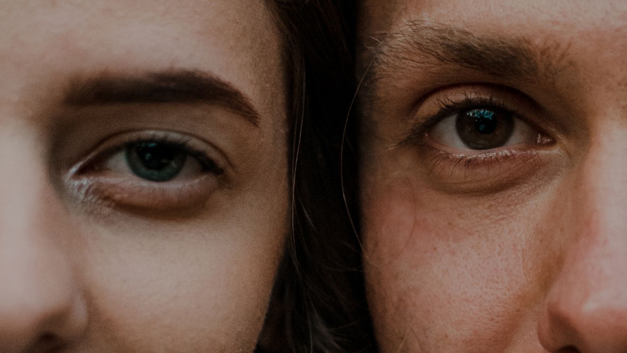 7 signes évidents que tu plais à un homme timide