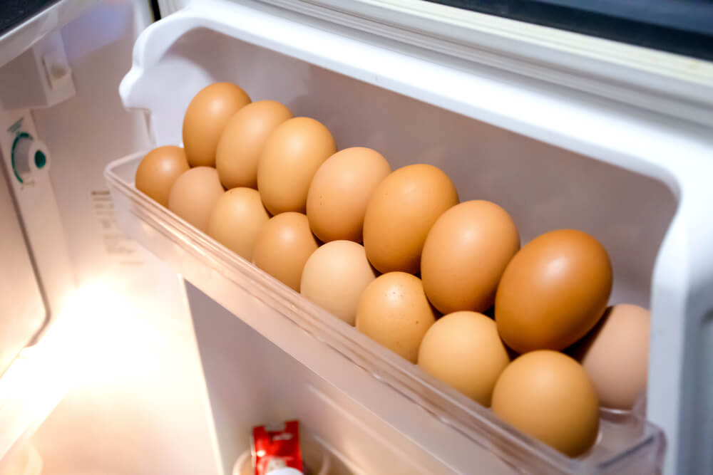 Des oeufs dans le frigo