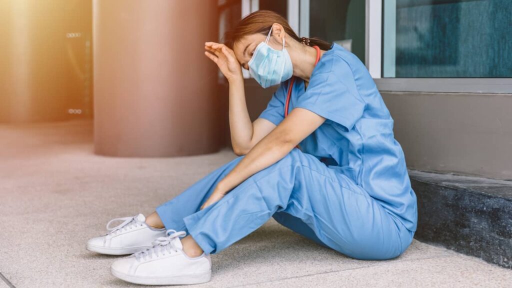 infirmière épuisée