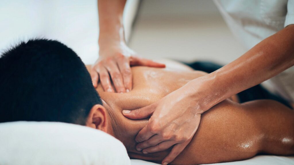 Doit-on masser les courbatures ? Explications scientifiques