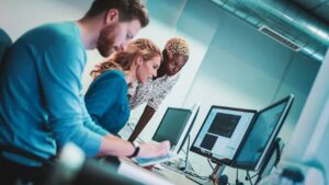 Métiers en informatique sans coder : 12 idées de carrière tech