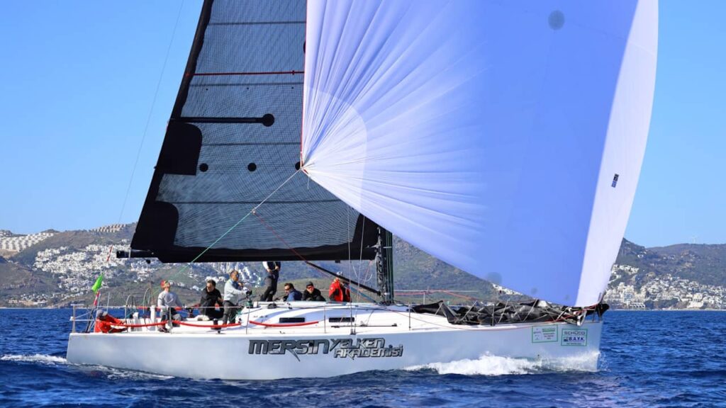 voilier bateau course mer
