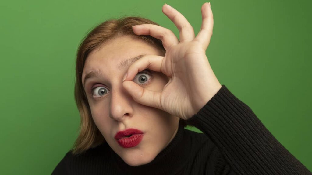 femme oeil ouvert