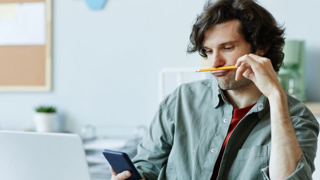 Pourquoi on procrastine et comment s’en sortir pour de bon