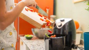 Pourquoi tout le monde cuisine au air fryer en 2025