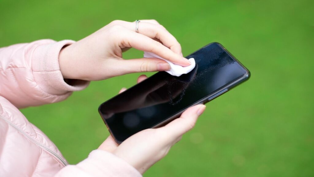 Les téléphones portables, l'une des choses les plus sales à la maison