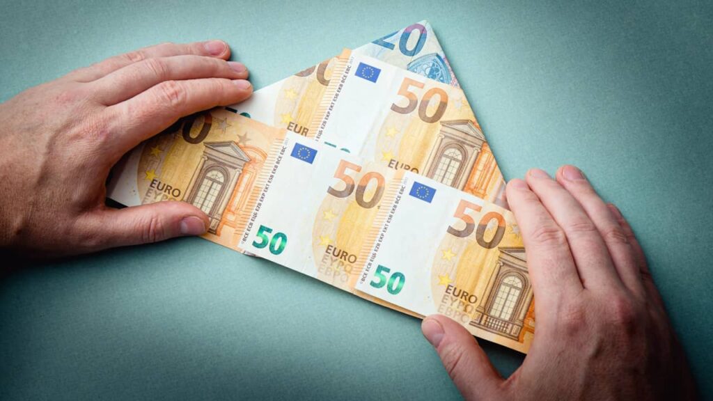 pyramide ponzi argent billets